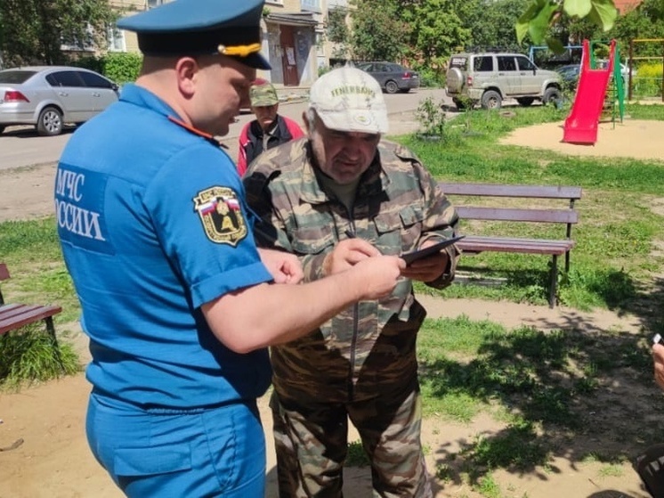 В Орле в жилом секторе проходят мероприятия по недопущению пожаров