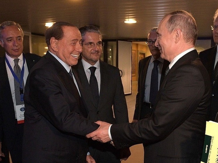 Ушел из жизни бывший премьер Италии Сильвио Берлускони