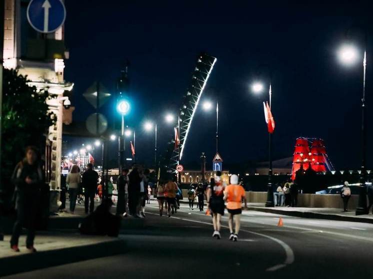 Более 13 тысяч человек поучаствовали в марафоне «Белые ночи» в Петербурге