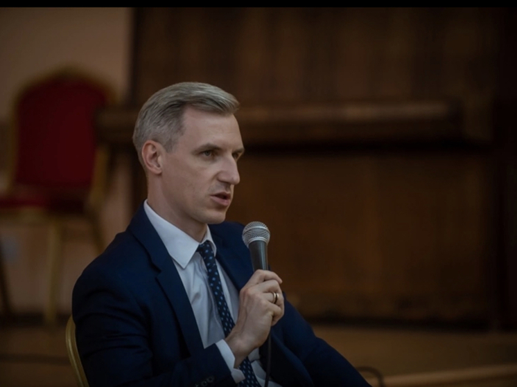 Василий Анохин поздравил смолян с Днём России