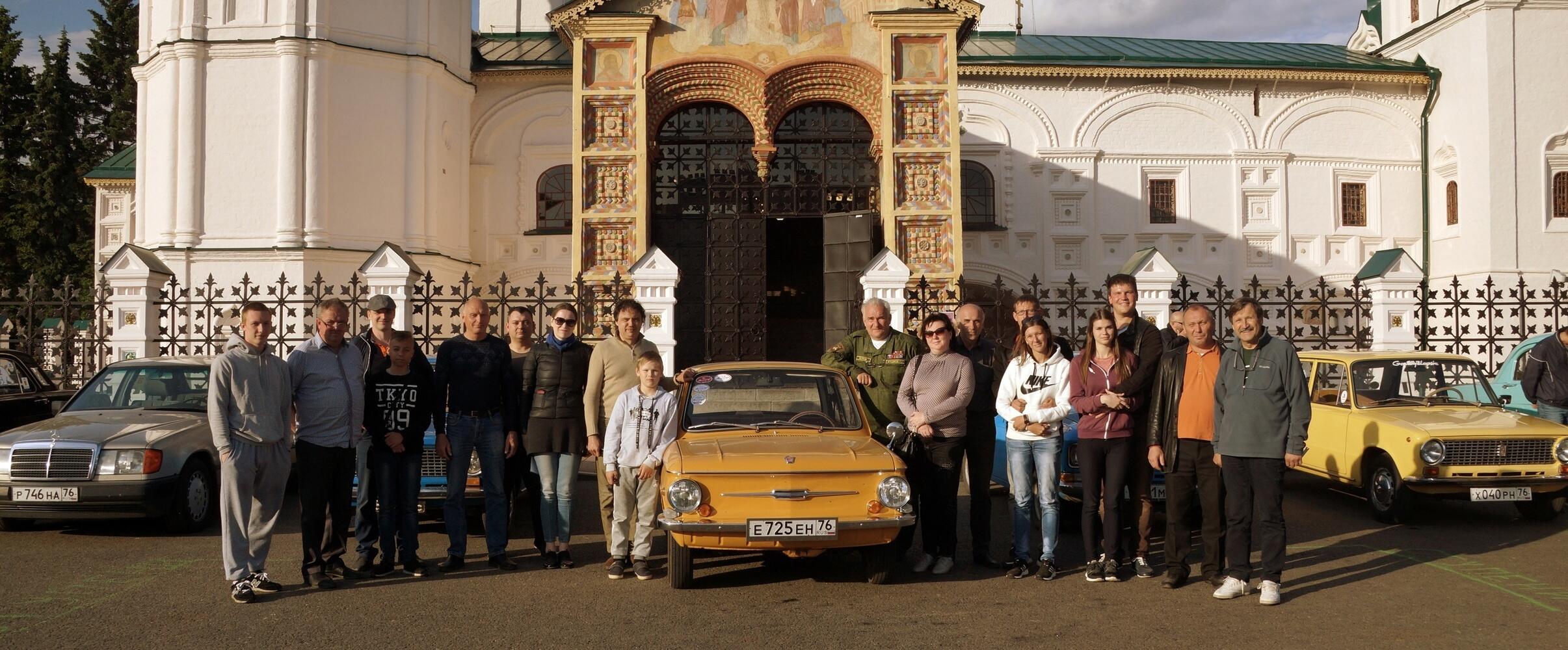 В Костромской области побывало ретро-ралли «Медведь — Путь к единству»