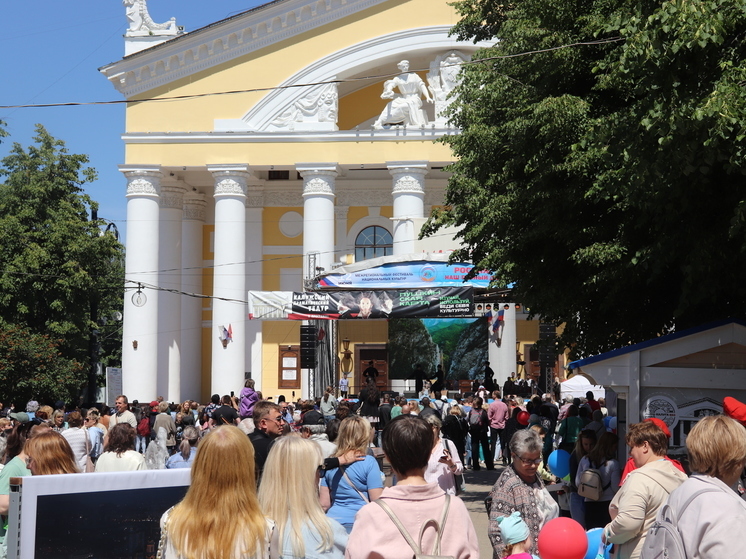 В Калуге в День России проходит национальный фестиваль