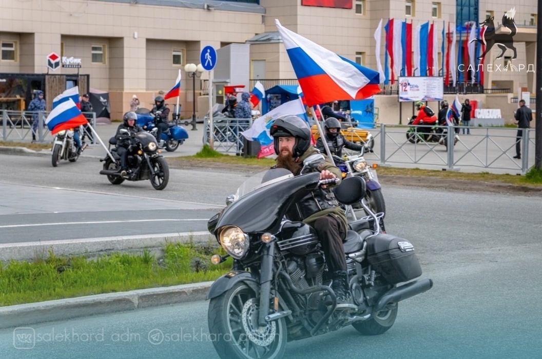 Ямал отпраздновал День России массовым авто- и мотопробегом, огромным триколором и концертами