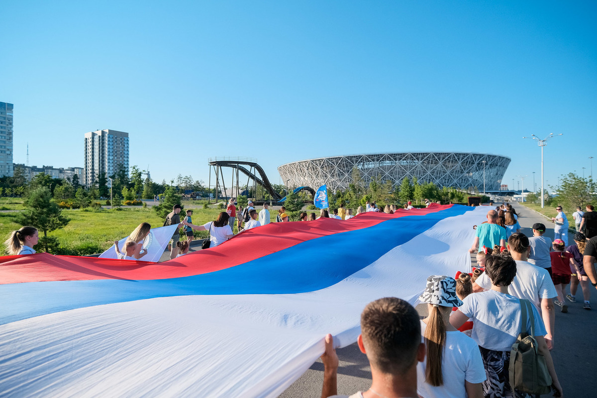 Волгоград парк. Флаги в парке трехсотлетия. Новый парк в Волгограде. Like парк Волгоград 2023.