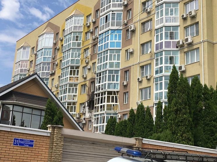 В Воронеже в поврежденном беспилотником доме приступили к ремонту фасада и замене стеклопакетов
