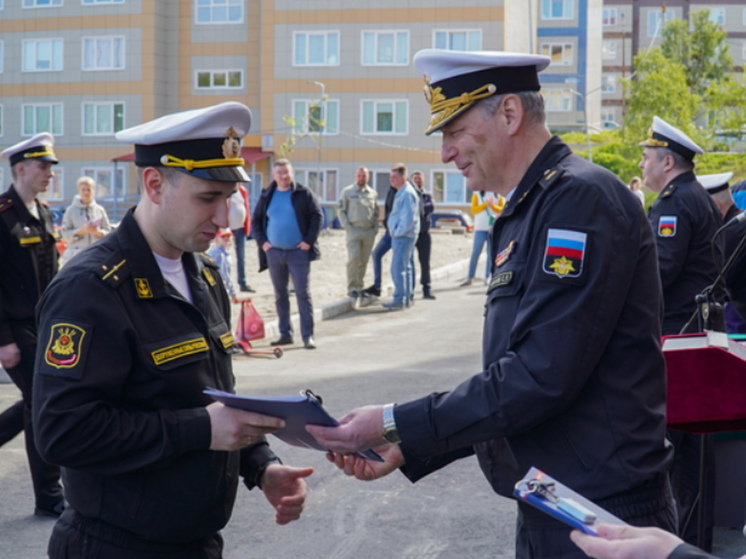 Военнослужащие Северного флота получили новые служебные квартиры