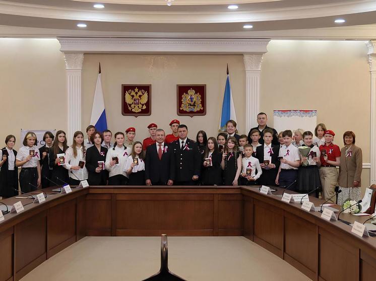 В Архангельске отличники учебы торжественно получили первые паспорта в День России