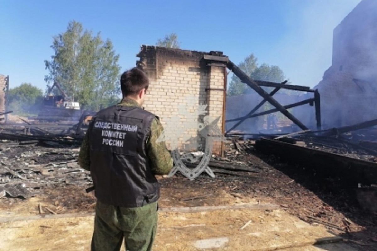 Костромские пожары: в областном центре горел пустующий дом, а в районном — пилорама