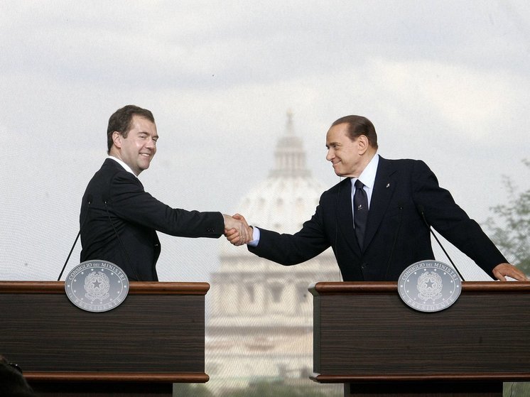 Медведев попрощался с Берлускони на итальянском языке