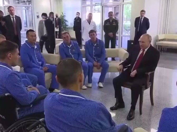 Путин наградил в подмосковном госпитале участников СВО