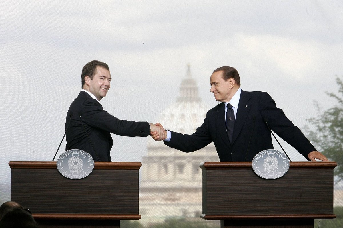 Medvedev said goodbye to Berlusconi in Italian