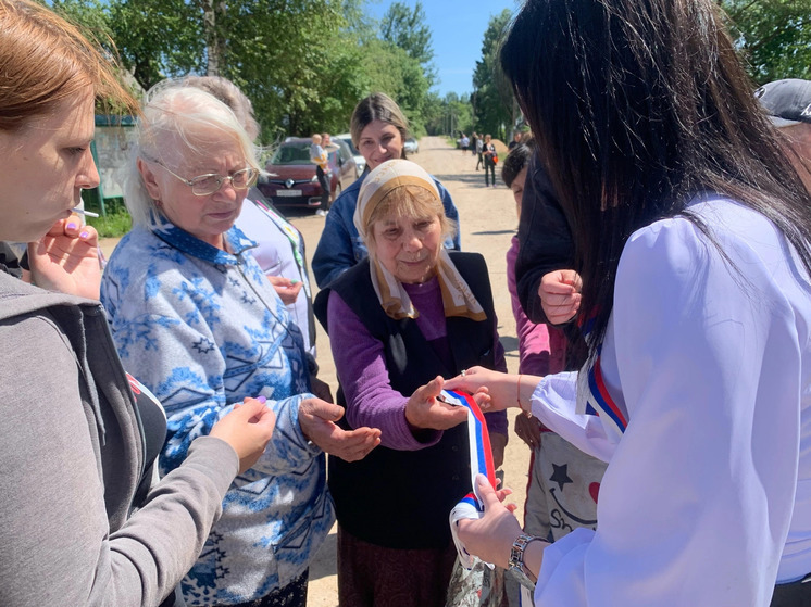 Молодогвардейцы провели акцию по раздаче ленточек