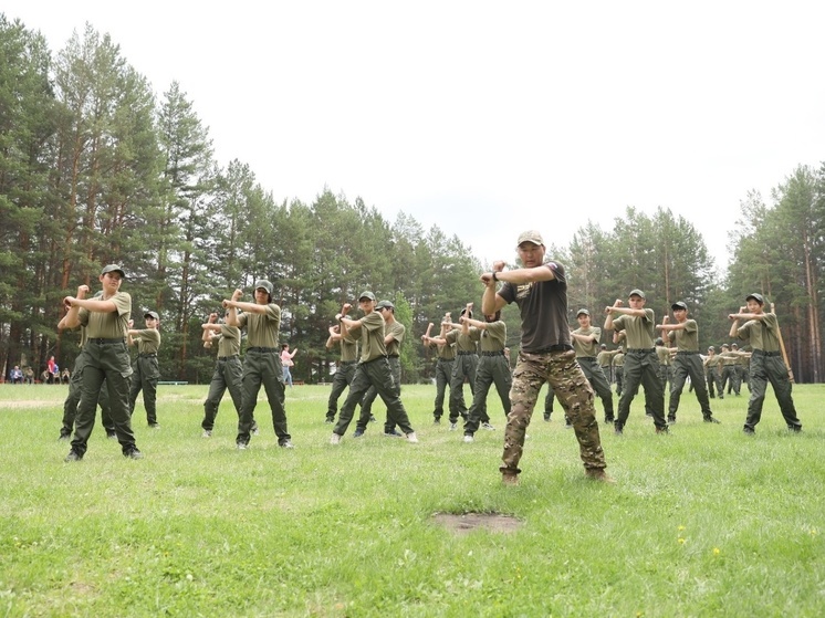 В День России в лагере «Огонек» открылась первая военно-патриотическая смена