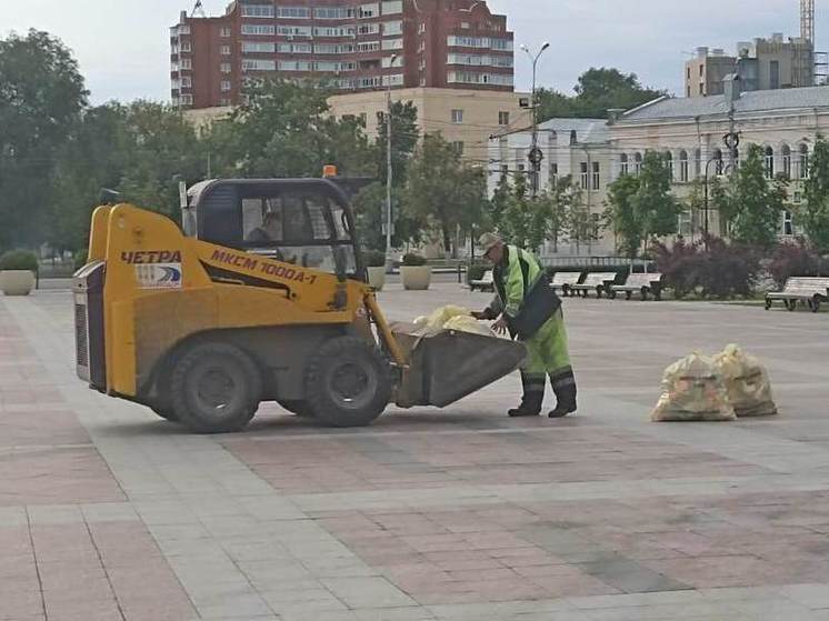 Пензу убирают от мусора после праздников