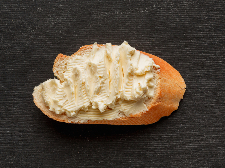 Диетолог рассказала, что бутерброд с маслом может навредить организму