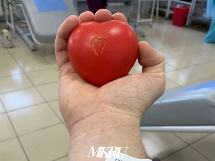 Сдача крови — дело не только благородное, но и полезное как для тех, кому срочно понадобилось переливание, так и для донора. Во всемирный День донора я поделился своим 9-летним опытом, рассказал, как всё начиналось в 2014 году и что изменилось к 2023-му в стенах станции переливания крови на улице Балябина, 5 в Чите.