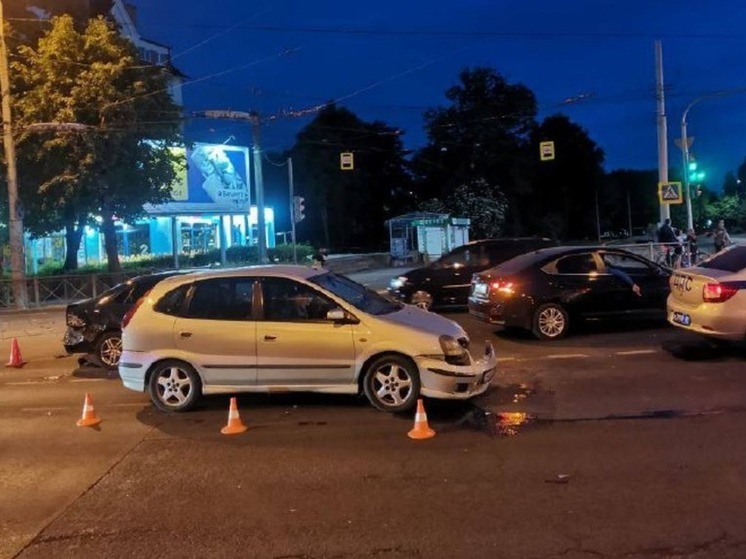  На Советском проспекте в Калининграде произошла массовая авария, пострадал человек