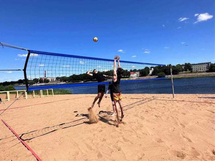 84 команды съехались на состязания по волейболу в Псков