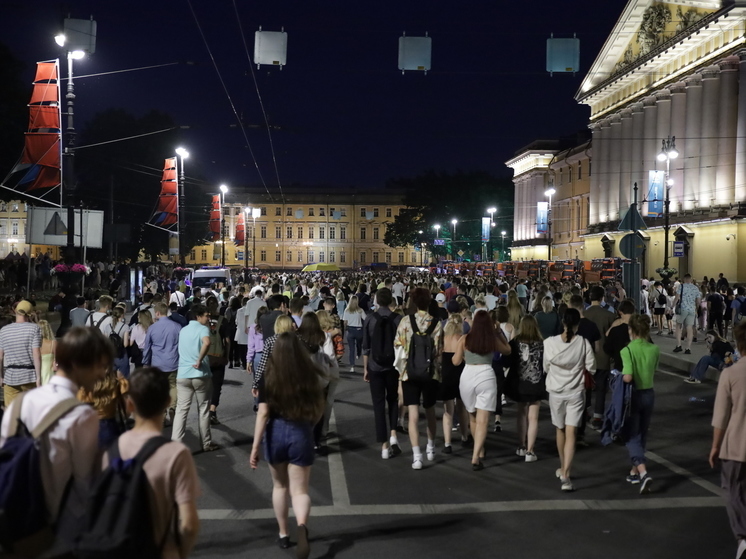 Жители Центрального района предложили перенести праздник «Алые паруса» в Парк 300-летия Петербурга