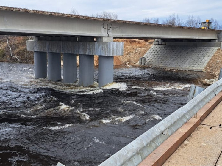 В Мурманской области продолжается реконструкция моста через реку Эйнч