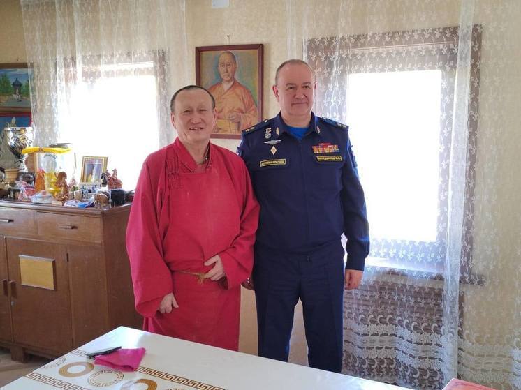 Хамбо лама обсудил в военными летчиками России вопросы сотрудничества