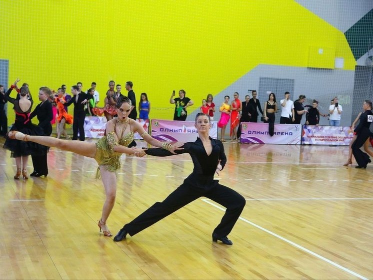 В Невинномысск съехались 760 танцевальных пар со всего Юга России