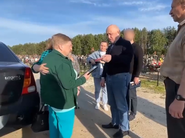 Евгений Пригожин из ЧВК «Вагнер» посетил семьи погибших бойцов из Мурома