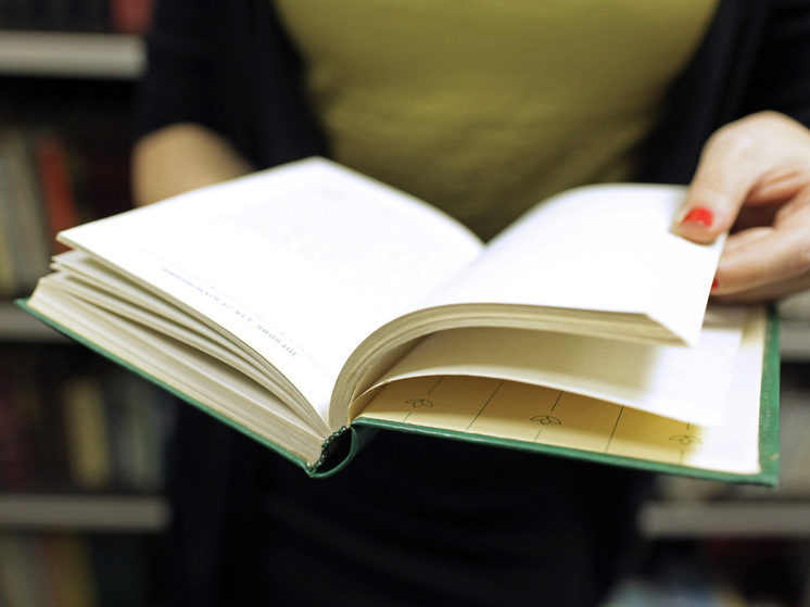 Почти 4 тысячи человек посетили книжную выставку-ярмарку в Великом Новгороде