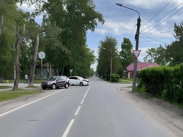 В Северодвинске две легковушки не поделили дорогу