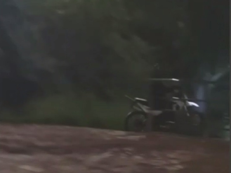 В Кисловодске ищут гоняющих по газонам хулиганов-мотоциклистов