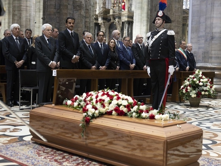 В Милане началась государственная церемония похорон бывшего премьер-министра Берлускони