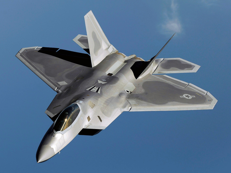 Пентагон: США перебросили на Ближний Восток F-22 из-за активности России в регионе