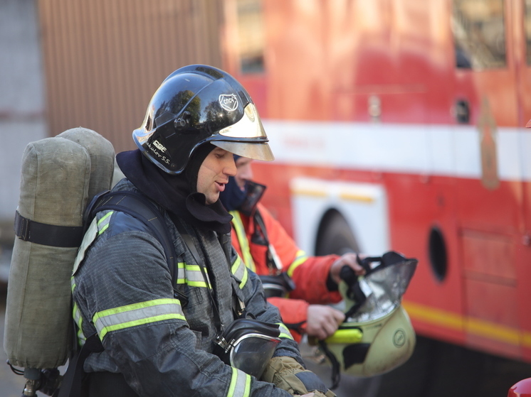 Из пожара в Апатитах эвакуированы четыре человека, один спасен