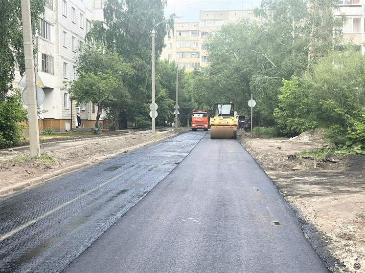 В Барнауле приступили к асфальтированию улицы Островского