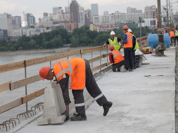 На Октябрьском мосту Новосибирска восстановят перила по первоначальному проекту 70-летней давности