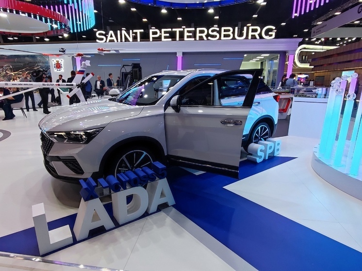 На ПМЭФ показали новую Lada X-Cross 5, которую будут выпускать на бывшем заводе Nissan
