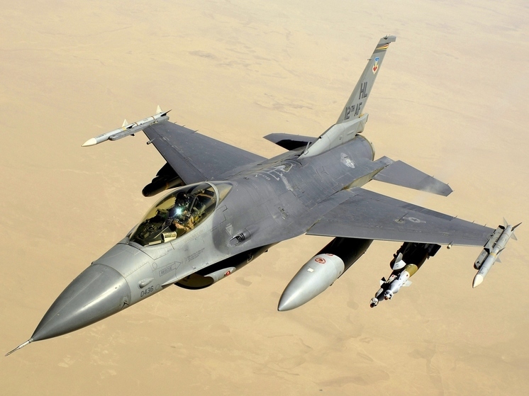Столтенберг: обучение украинских летчиков разблокирует поставки F-16 Киеву