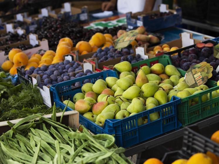 Гастроэнтеролог объяснил, почему не стоит дегустировать фрукты на рынке