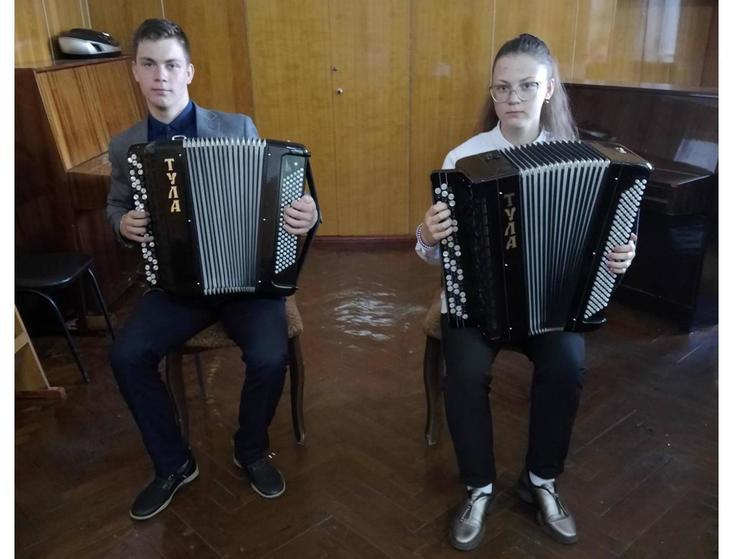 На Брянщине новые инструменты получила музыкальная школа Новозыбкова