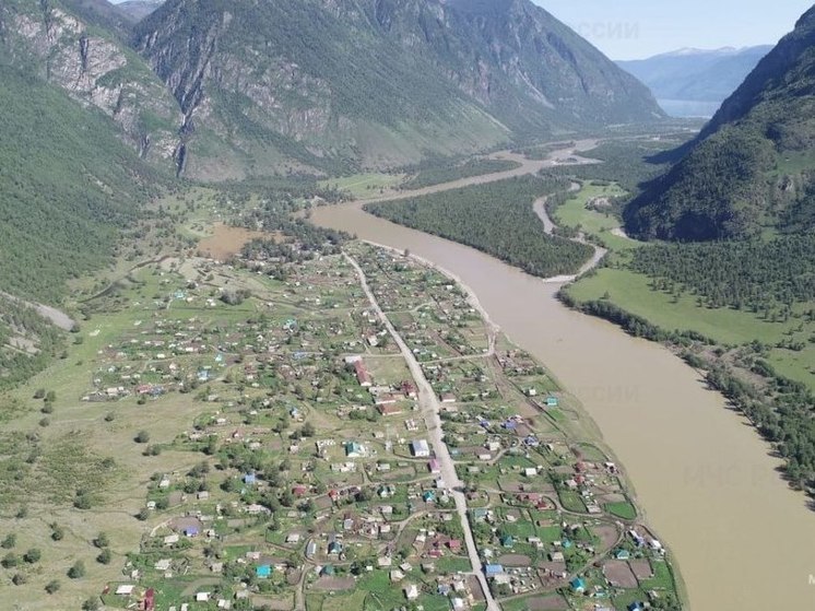 Подтопленные села в Республике Алтай начинают освобождаться от воды