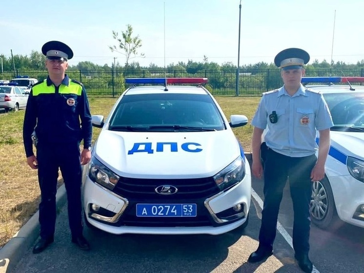 Новгородские инспекторы ДПС помогли доставить раненого мужчину в больницу