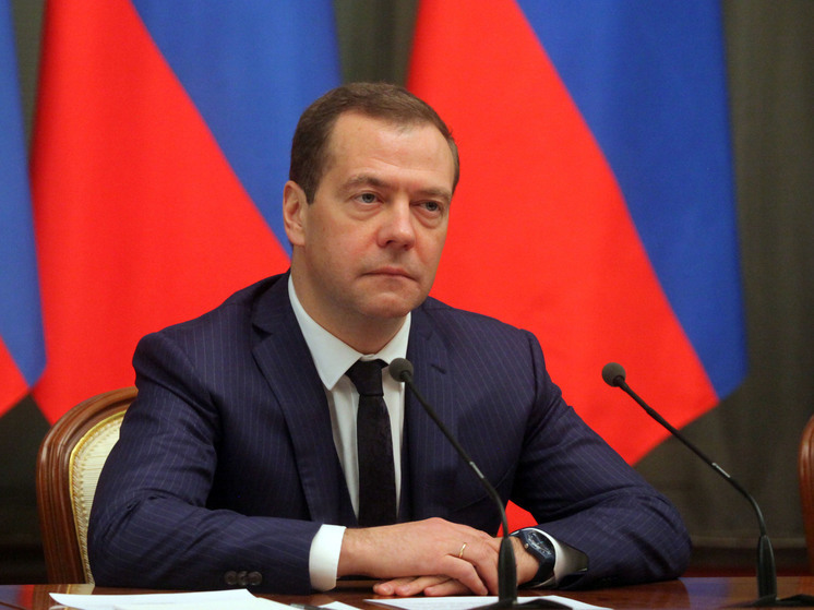 Медведев отреагировал на слова Столтенберга о вступлении Украины в НАТО