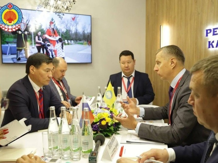 Глава Калмыкии Бату Хасиков встретился с Чрезвычайным и полномочным Послом Республики Беларусь в России