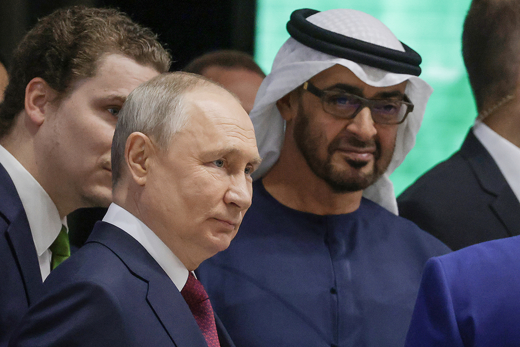 Арабы "окружили" Путина на ПМЭФ: лица президента и других участников