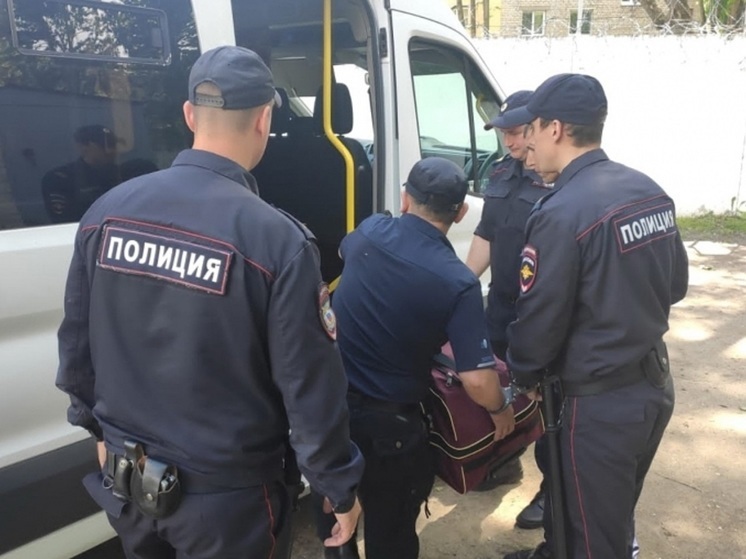 Костромские полицейские выдворили из страны трех многонационалов, отбывших свои сроки