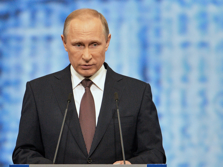 Путин начал выступление на пленарной сессии ПМЭФ-2023