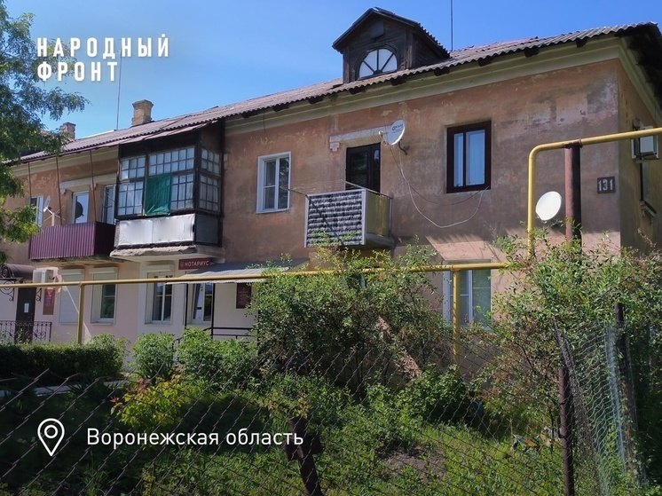 В Воронежской области инвалид-колясочник 7 лет не может добиться капремонта сгнившей крыши дома