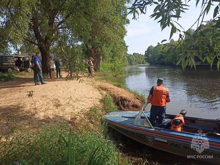 Водолазы нашли тело утонувшего в Порусье подростка