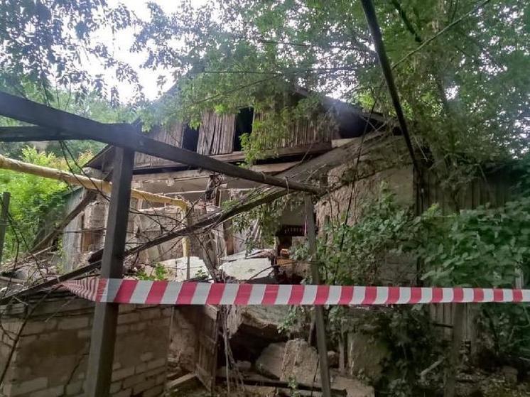 Жители Астрахани боятся однажды проснуться под завалами аварийного дома