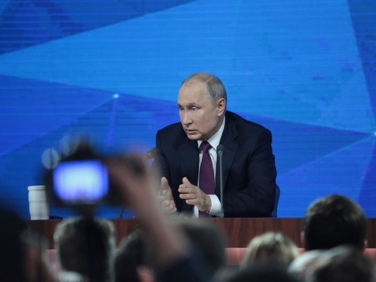«Обращается к внутренней аудитории»: политолог Солонников проанализировал выступление Путина на ПМЭФ-2023